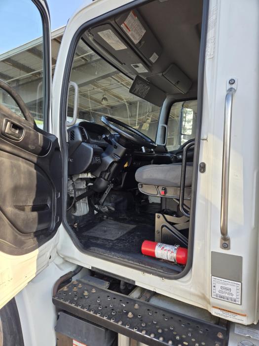 2019 Hino 268A-24