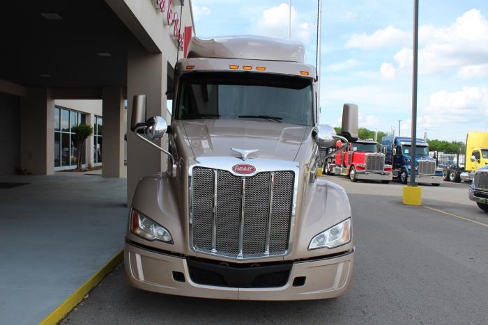 2023 Peterbilt 579-2