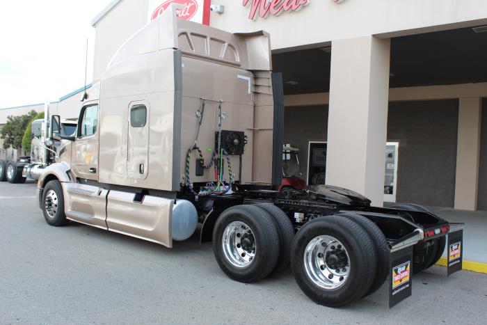2023 Peterbilt 579-4