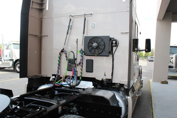 2023 Peterbilt 579-7