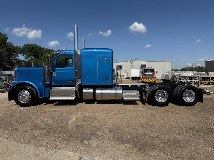 2026 Peterbilt 589-2