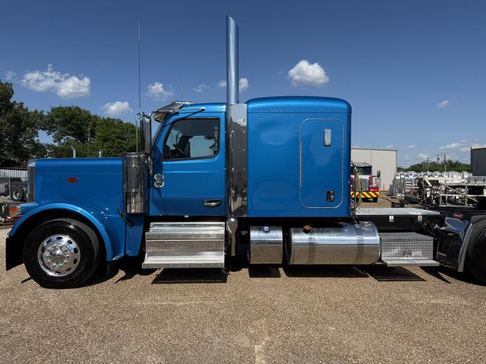2026 Peterbilt 589-3