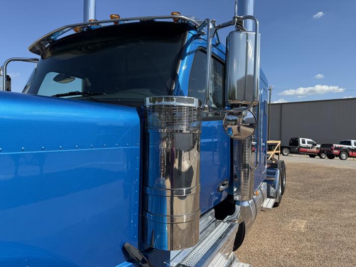 2026 Peterbilt 589-12