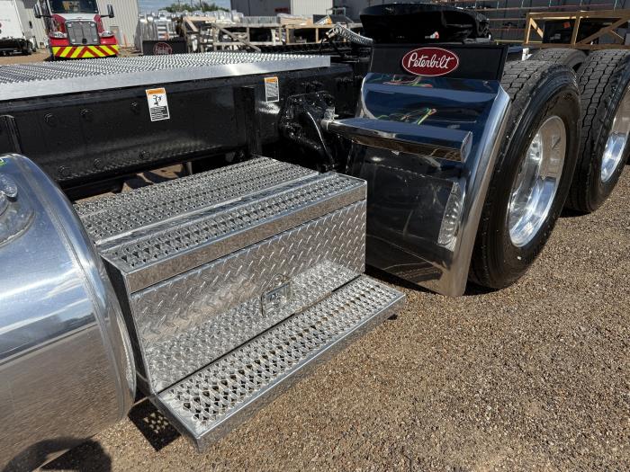 2026 Peterbilt 589-18