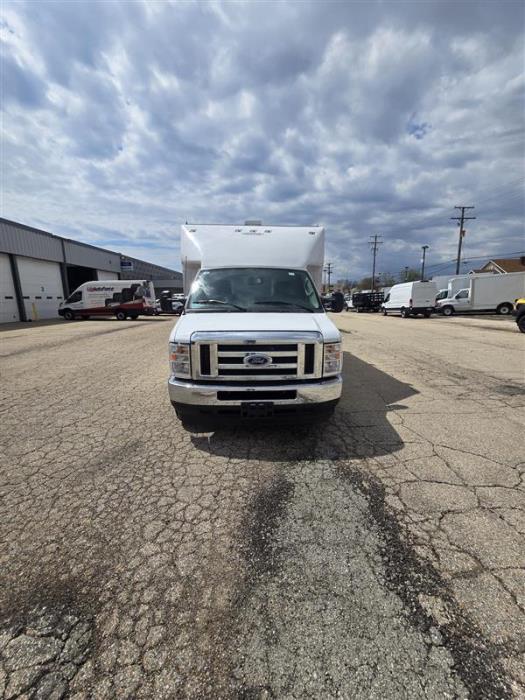 2025 Ford E-350-2