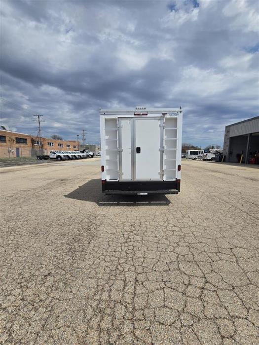 2025 Ford E-350-6