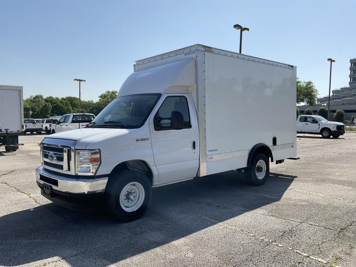 2025 Ford E-350-2