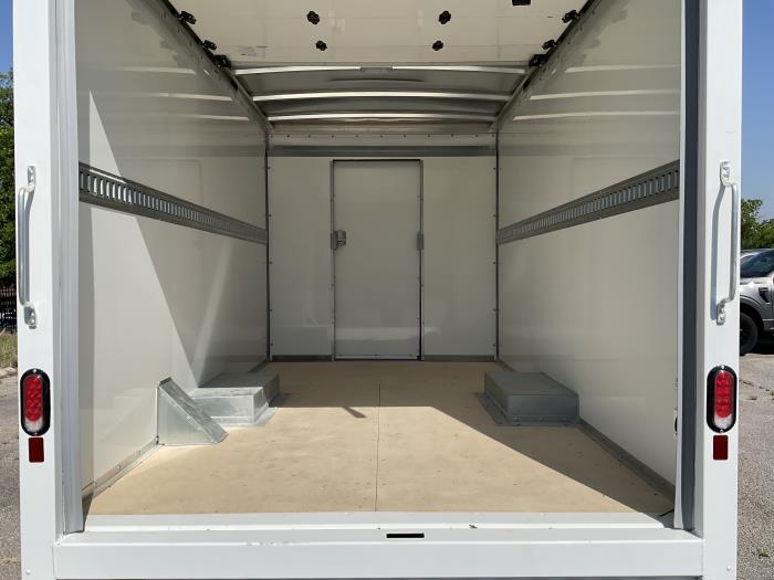 2025 Ford E-350-9