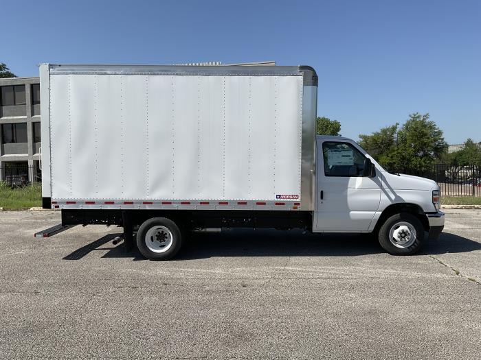 2026 Ford E-350-8