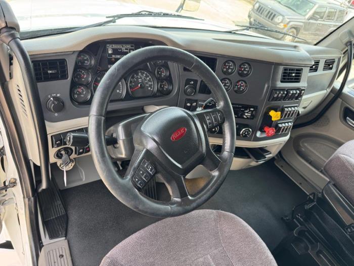 2020 Peterbilt 579-11