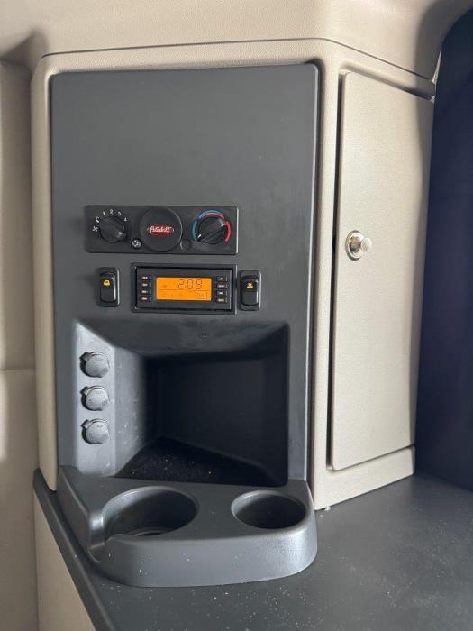 2020 Peterbilt 579-16