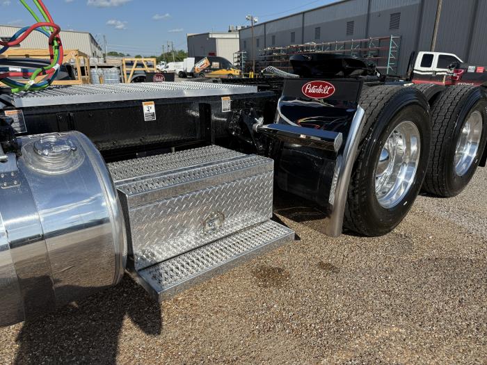 2026 Peterbilt 589-21