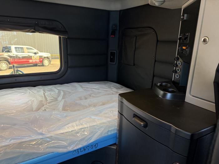 2026 Peterbilt 589-44