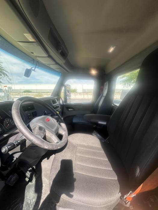 2021 Peterbilt 579-8