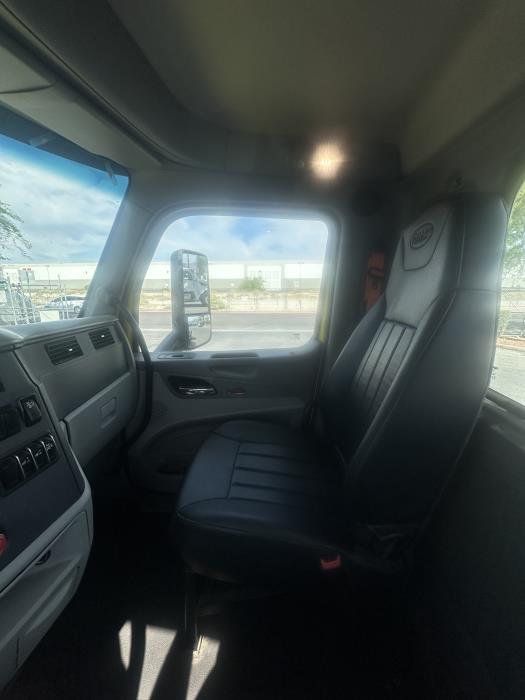 2021 Peterbilt 579-9