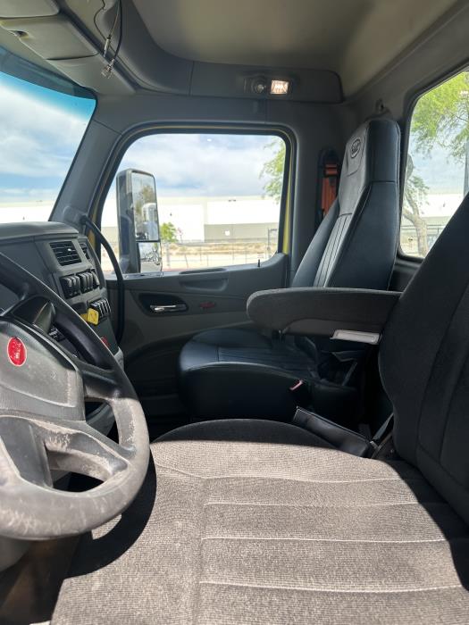 2021 Peterbilt 579-8