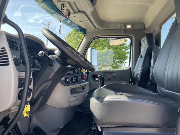 2019 Peterbilt 567-15