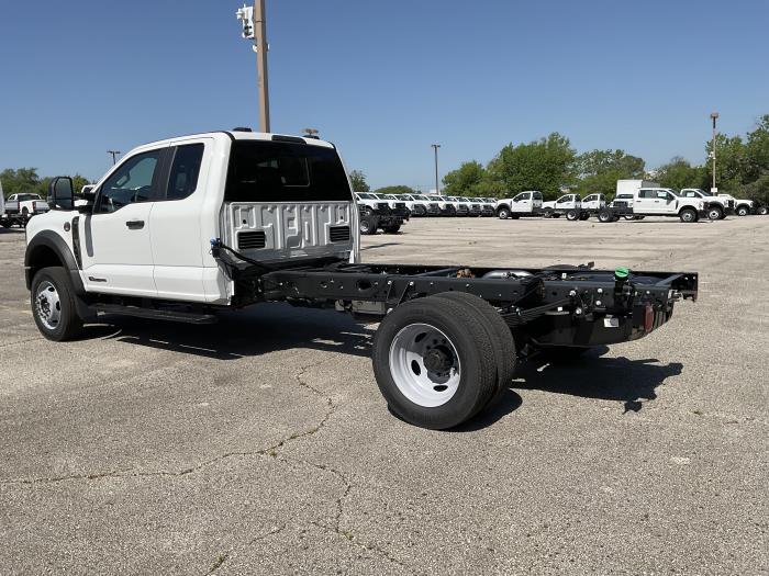 2025 Ford F-550-3