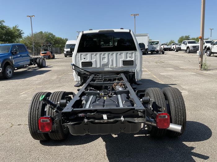 2025 Ford F-550-4