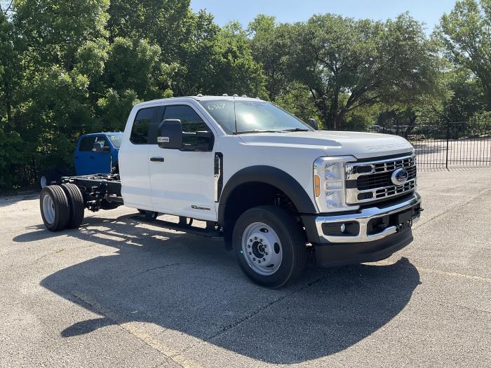 2025 Ford F-550-7