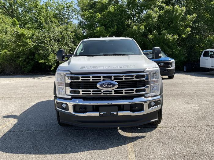 2025 Ford F-550-8
