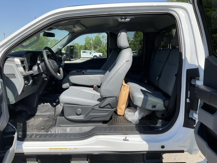 2025 Ford F-550-9
