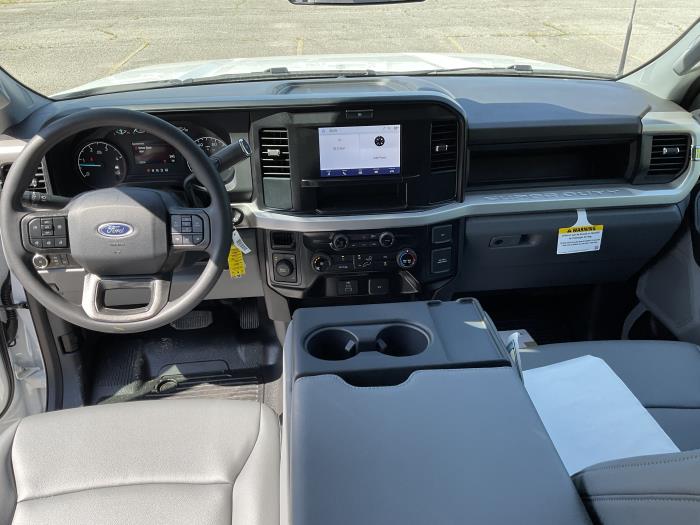2025 Ford F-550-11