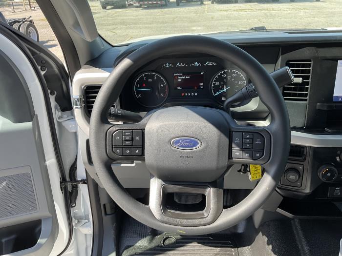 2025 Ford F-550-13