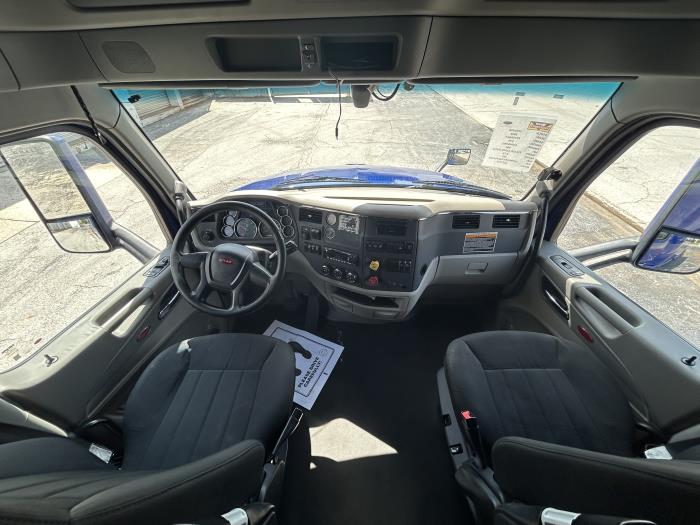 2022 Peterbilt 579-18
