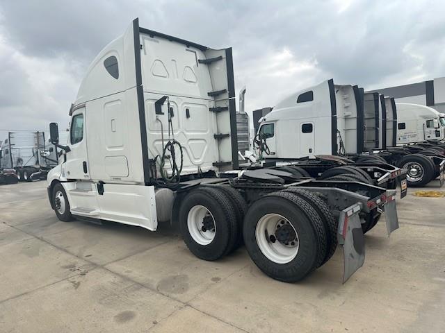 2020 Freightliner Cascadia-3