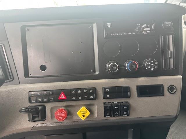 2020 Freightliner Cascadia-6