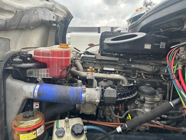 2020 Freightliner Cascadia-10