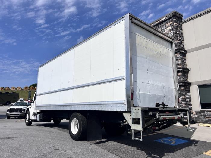 2019 Freightliner Business Class M2 106-8