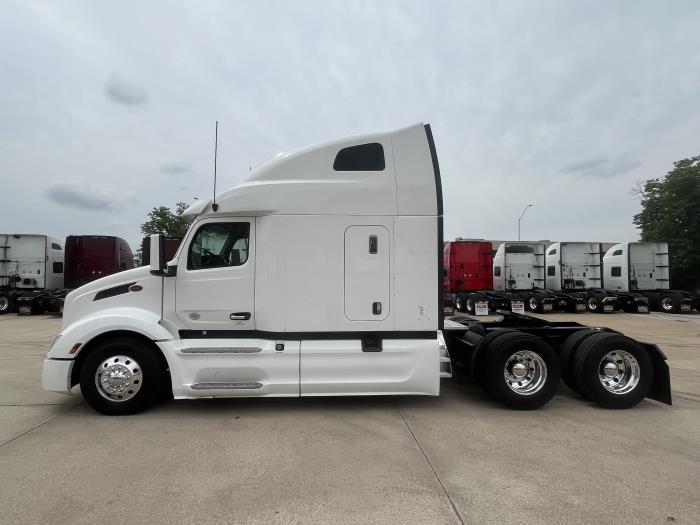 2022 Peterbilt 579-2