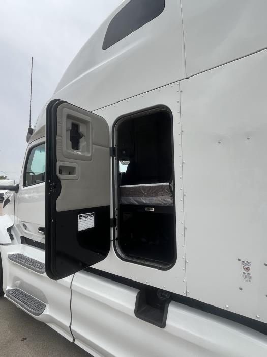 2022 Peterbilt 579-3