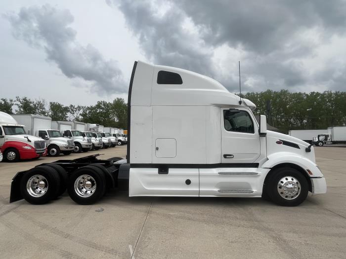 2022 Peterbilt 579-8