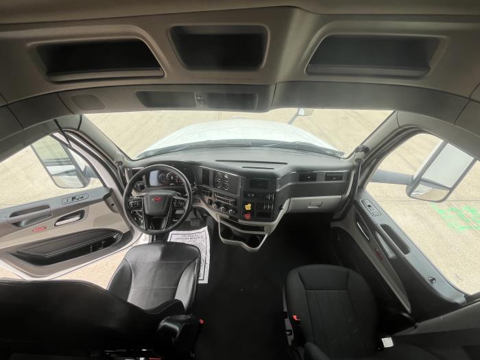 2022 Peterbilt 579-18