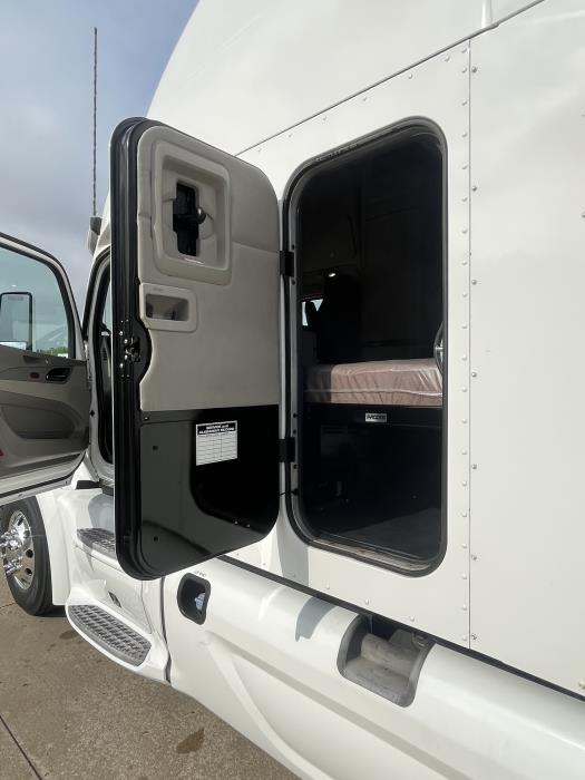 2022 Peterbilt 579-3
