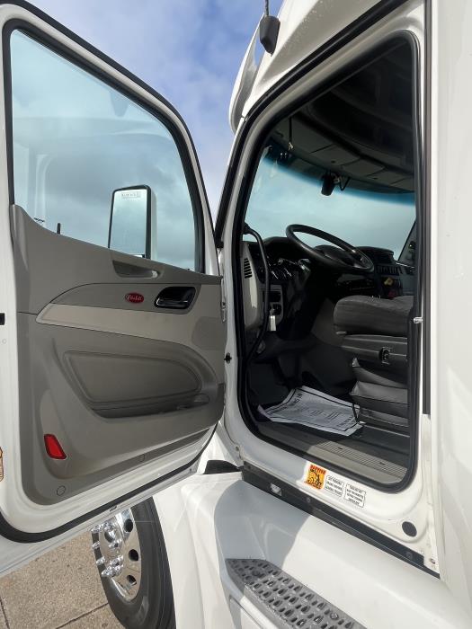 2022 Peterbilt 579-11