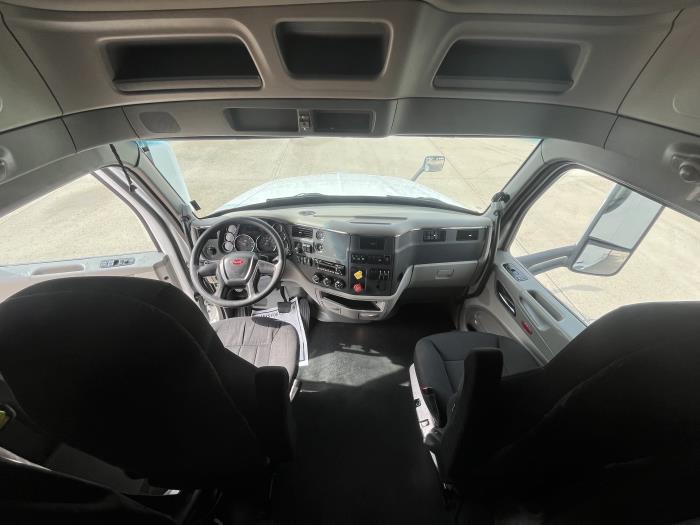 2022 Peterbilt 579-17