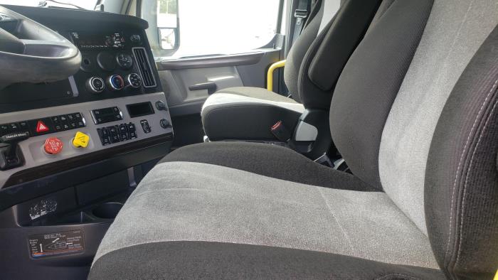 2021 Freightliner Cascadia-11