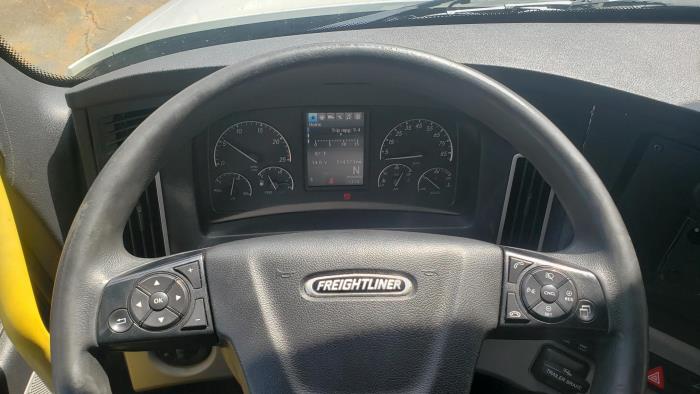 2021 Freightliner Cascadia-12