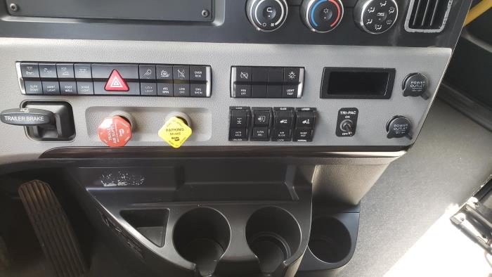 2021 Freightliner Cascadia-16