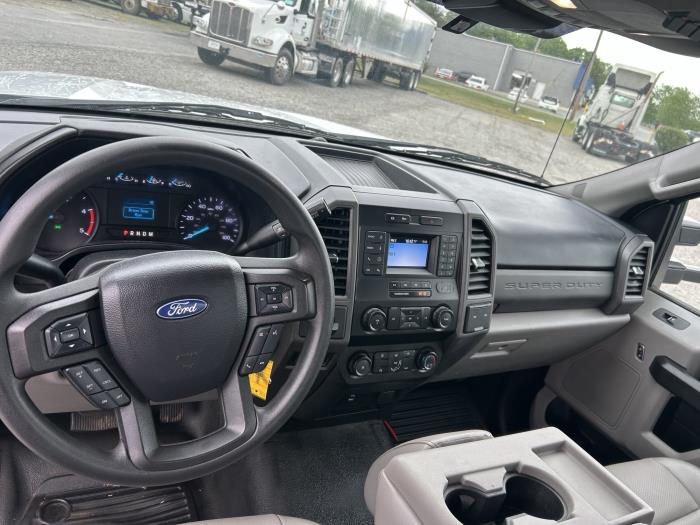 2021 Ford F-600-23