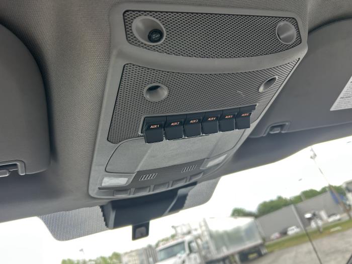 2021 Ford F-600-25