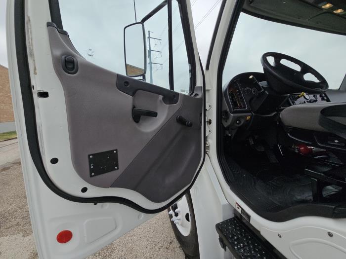2020 Freightliner Business Class M2 106-18