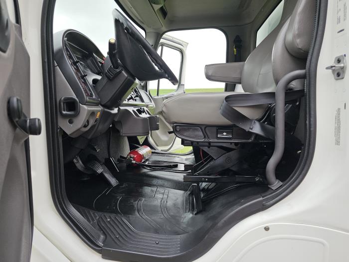 2020 Freightliner Business Class M2 106-19