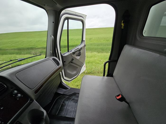 2020 Freightliner Business Class M2 106-24