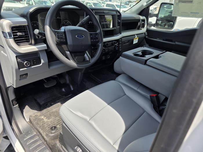 2025 Ford F-550-14