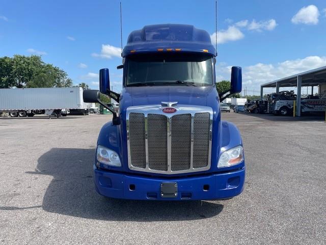 2022 Peterbilt 579-8